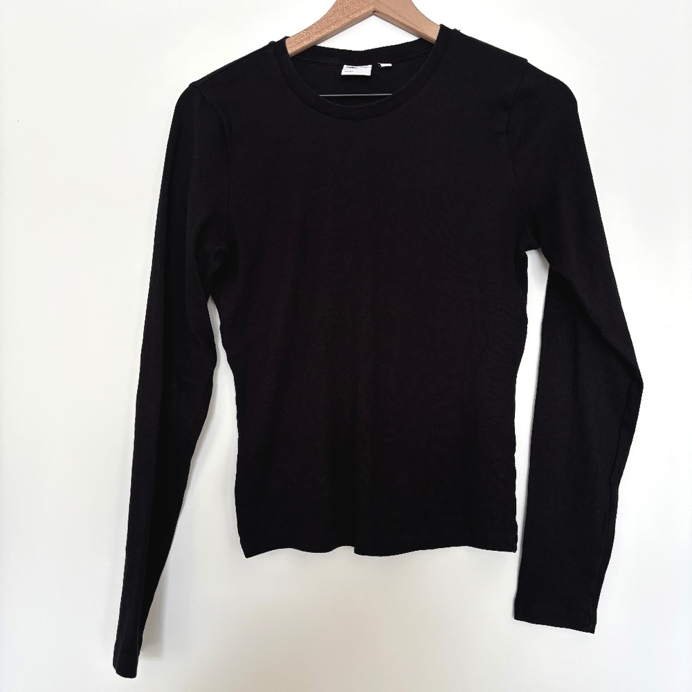 Aritzia TNA HomeStretch Rib Longsleeve Crewneck in Black